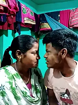 Snapshot of Your_deshibhabi25years chatting on March 16, 2026, 10:45 pm Your deshibhabi25years online show from March 16, 2026, 10:45 pm