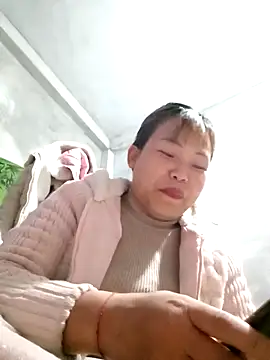 Snapshot of Beeio_diaeo chatting on February 2, 2026, 1:54 pm Beeio diaeo online show from February 2, 2026, 1:54 pm