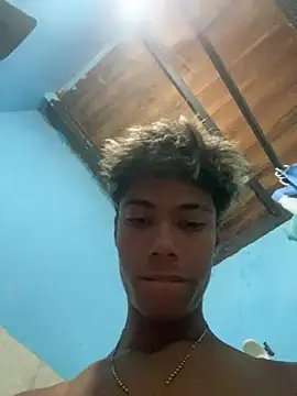 Snapshot of Adan21_cm chatting on February 17, 2026, 10:40 pm Adan21 cm online show from February 17, 2026, 10:40 pm