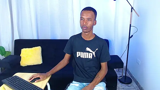 Snapshot of gusy_18 chatting on February 19, 2026, 8:28 pm gusy 18 online show from February 19, 2026, 8:28 pm