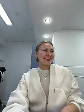 Snapshot of MonicaWestt chatting on April 24, 2026, 6:26 am MonicaWestt online show from April 24, 2026, 6:26 am