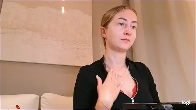 BluueSilk online show from September 27, 2025, 5:13 am