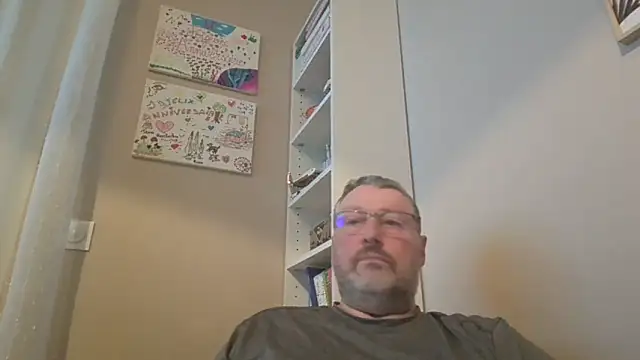 doudou310 online show from February 8, 2026, 6:22 am