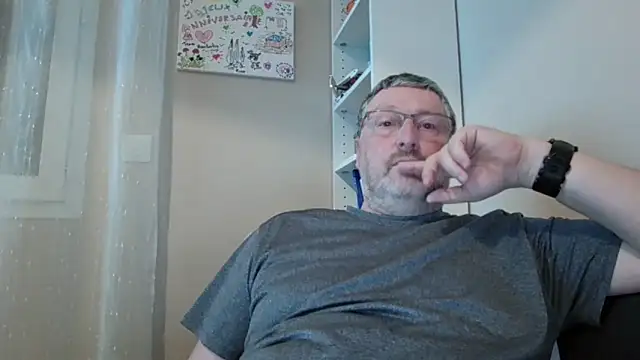 doudou310 online show from February 27, 2026, 5:18 am