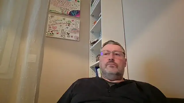 doudou310 online show from February 15, 2026, 5:41 am