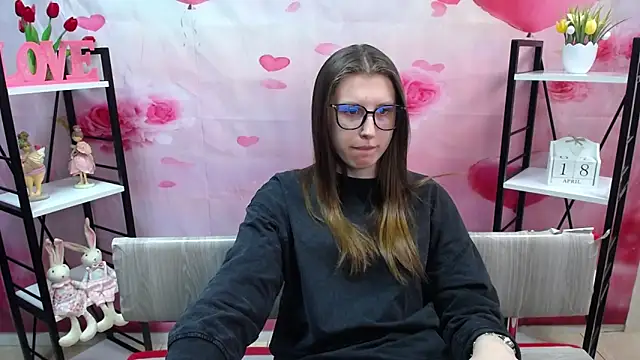 LilianaShine online show from April 18, 2026, 4:59 am