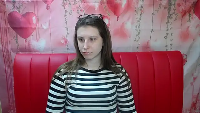 Snapshot of LilianaShine chatting on May 6, 2026, 5:11 am LilianaShine online show from May 6, 2026, 5:11 am
