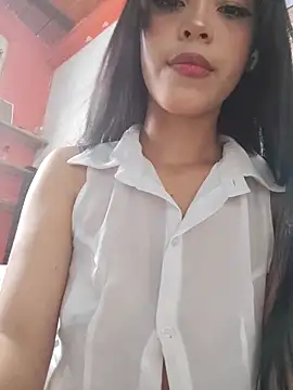 Luucia 09 online show from April 13, 2026, 7:40 pm