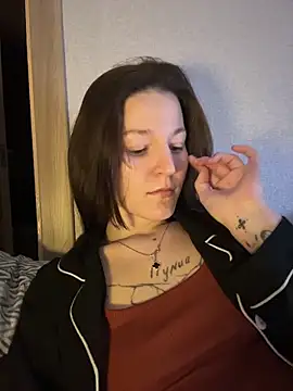 OliaLav online show from February 9, 2026, 7:01 pm