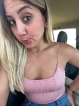 Snapshot of vicky_ney chatting on April 20, 2026, 8:21 pm vicky ney online show from April 20, 2026, 8:21 pm