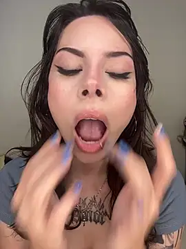 Snapshot of Isalove99 chatting on February 25, 2026, 1:33 pm Isalove99 online show from February 25, 2026, 1:33 pm