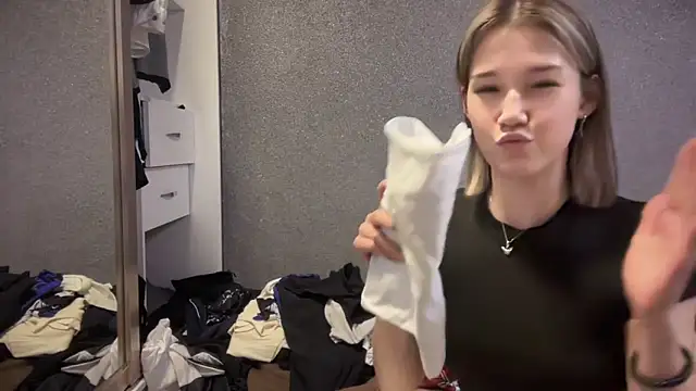 lilXdomiii online show from February 18, 2026, 1:40 pm