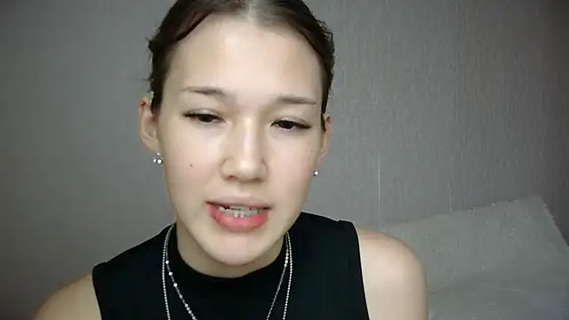 Snapshot of lilXdomiii chatting on May 27, 2026, 6:54 am lilXdomiii online show from May 27, 2026, 6:54 am