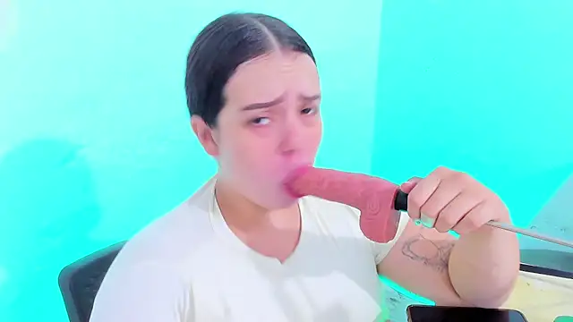 Snapshot of Emely_pregnantt chatting on February 3, 2026, 10:37 pm Emely pregnantt online show from February 3, 2026, 10:37 pm