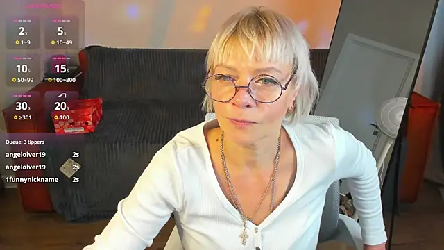 Snapshot of Ann_Annise chatting on June 8, 2026, 1:28 am Ann Annise online show from June 8, 2026, 1:28 am