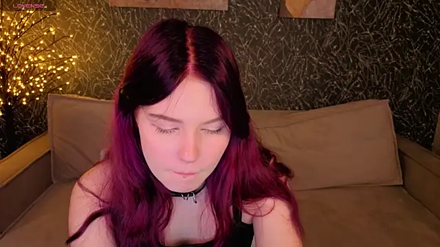 Julia Anis online show from April 8, 2026, 1:07 am