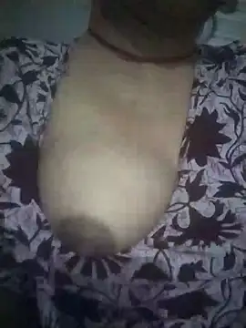 Julilodhi8695 online show from April 15, 2026, 7:18 pm