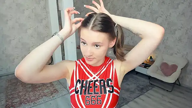 Snapshot of LianneBynon chatting on May 4, 2026, 8:28 am LianneBynon online show from May 4, 2026, 8:28 am