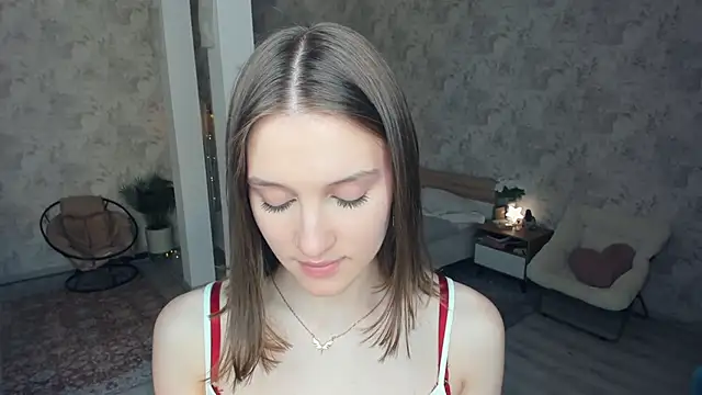 Snapshot of LianneBynon chatting on May 14, 2026, 8:33 am LianneBynon online show from May 14, 2026, 8:33 am