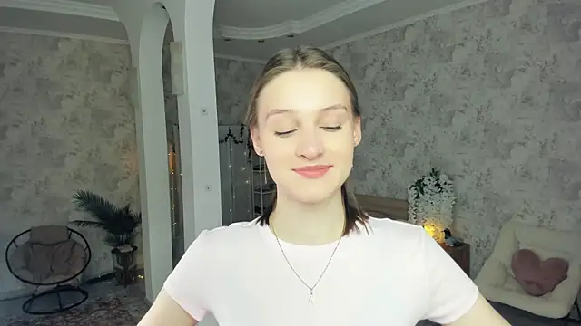 Snapshot of LianneBynon chatting on April 20, 2026, 8:50 am LianneBynon online show from April 20, 2026, 8:50 am
