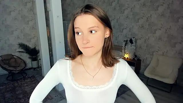 LianneBynon online show from March 13, 2026, 8:41 am