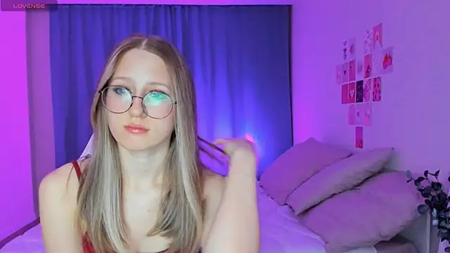 Snapshot of Vega_Taylor chatting on February 26, 2026, 3:28 am Vega Taylor online show from February 26, 2026, 3:28 am