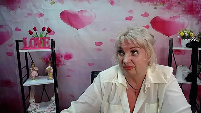 Snapshot of RenataDaster chatting on May 9, 2026, 5:05 pm RenataDaster online show from May 9, 2026, 5:05 pm