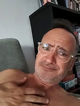 Snapshot of bobo672 chatting on March 17, 2026, 6:49 am bobo672 online show from March 17, 2026, 6:49 am