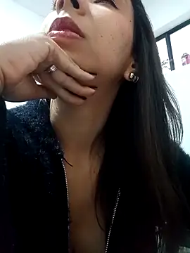 MiaSantana  online show from April 22, 2026, 10:05 pm