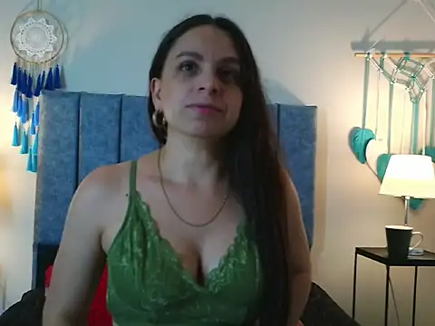 Snapshot of NatalyGuzman26 chatting on February 14, 2026, 12:44 am NatalyGuzman26 online show from February 14, 2026, 12:44 am