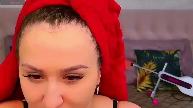 Snapshot of JasminUqueen chatting on February 10, 2026, 1:15 am JasminUqueen online show from February 10, 2026, 1:15 am