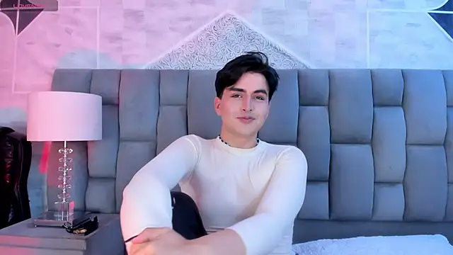 noahWolff  online show from February 24, 2026, 4:35 am