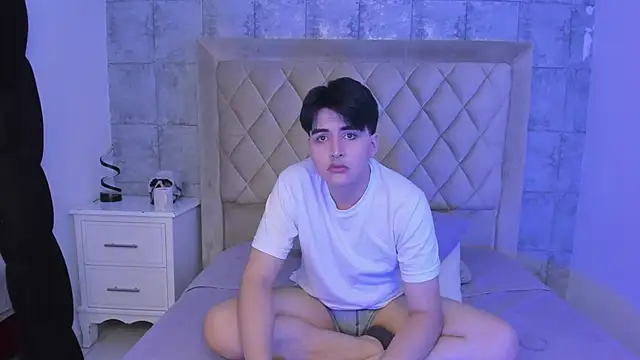 noahWolff  online show from February 8, 2026, 4:54 am