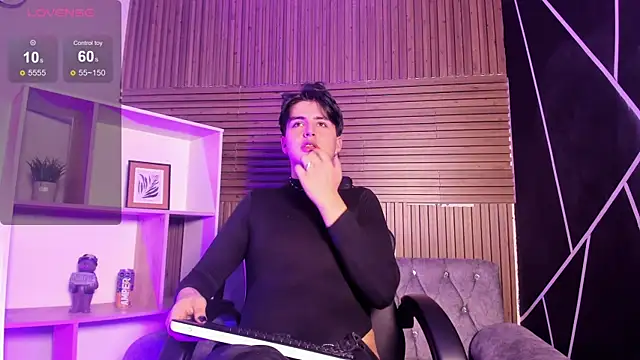 noahWolff  online show from February 25, 2026, 4:34 am