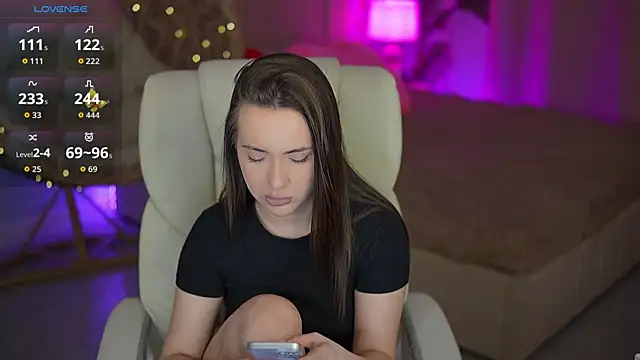 OliviaMoore  online show from March 12, 2026, 1:48 pm