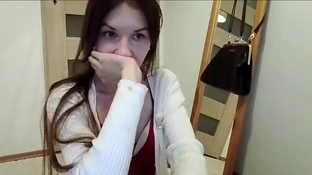 JuliaLovely online show from May 31, 2026, 6:09 pm