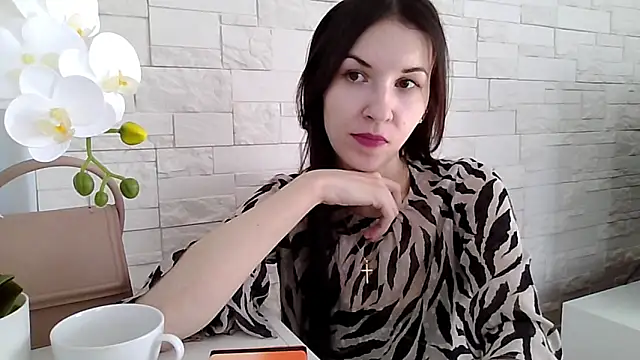 Snapshot of JuliaLovely chatting on April 6, 2026, 1:45 pm JuliaLovely online show from April 6, 2026, 1:45 pm