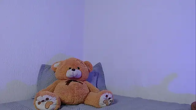 TORIRAVEEN online show from April 28, 2026, 3:27 pm