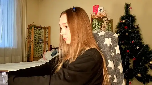 Snapshot of HoneyComfy chatting on February 15, 2026, 11:09 am HoneyComfy online show from February 15, 2026, 11:09 am