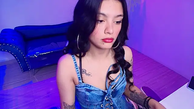 Snapshot of Maddie_T18 chatting on April 8, 2026, 11:33 am Maddie T18 online show from April 8, 2026, 11:33 am