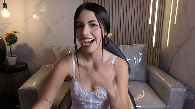 Snapshot of Perla_lovely_ chatting on May 20, 2026, 12:24 pm Perla lovely online show from May 20, 2026, 12:24 pm