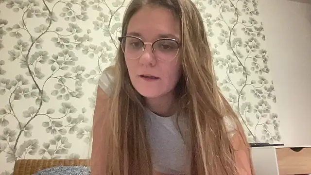 Ninafrisson online show from February 8, 2026, 11:46 pm