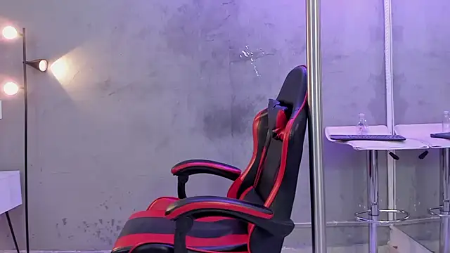 Snapshot of naomi__blair chatting on February 25, 2026, 3:29 am naomi blair online show from February 25, 2026, 3:29 am