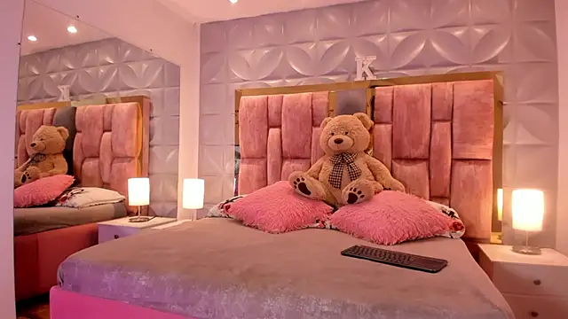 Snapshot of Paris_Velvet chatting on February 9, 2026, 9:57 pm Paris Velvet online show from February 9, 2026, 9:57 pm