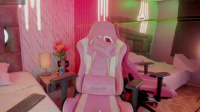 KatyParisi online show from February 6, 2026, 8:05 pm