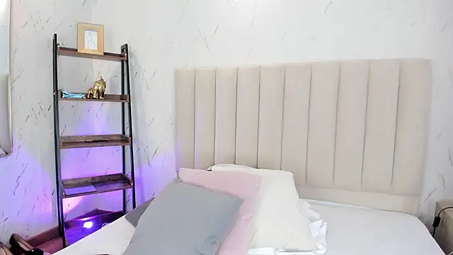 ViolettaRousee  online show from March 26, 2026, 9:24 pm