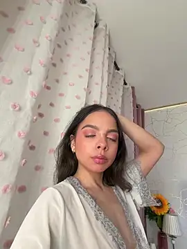 Snapshot of BambiRoses chatting on May 11, 2026, 5:53 am BambiRoses online show from May 11, 2026, 5:53 am
