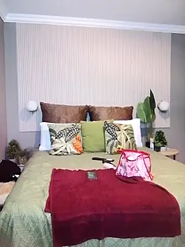 LADY-NESH online show from April 8, 2026, 11:39 pm