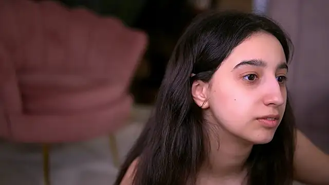 Snapshot of JullyFox chatting on April 4, 2026, 11:06 am JullyFox online show from April 4, 2026, 11:06 am