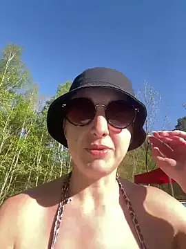 Snapshot of PicNic69x chatting on April 25, 2026, 3:53 pm PicNic69x online show from April 25, 2026, 3:53 pm